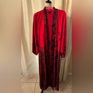 Natori soft satin robe with self belt in size large.